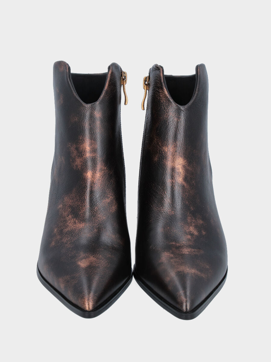 Tronchetto in vitello bronzo con scollo ondulato e tacco a coda