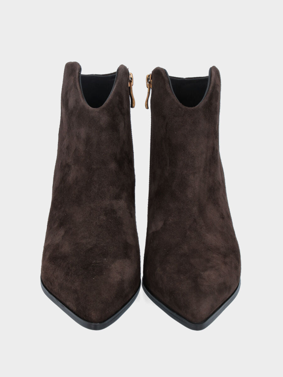 Tronchetto in camoscio testa di moro con scollo ondulato e tacco a coda