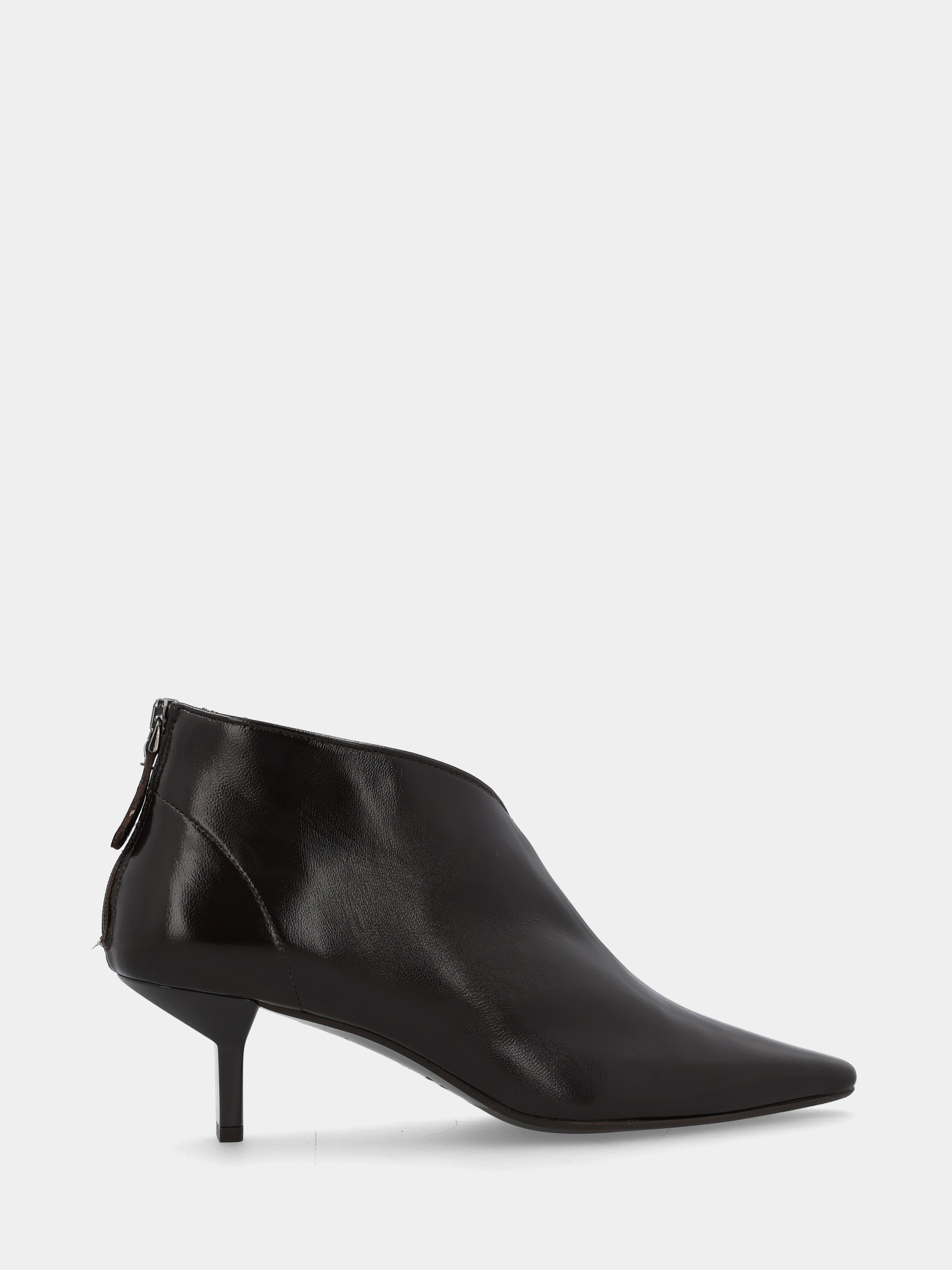 Sandalo monoblocco in vitello rosso con fascia ripiegata