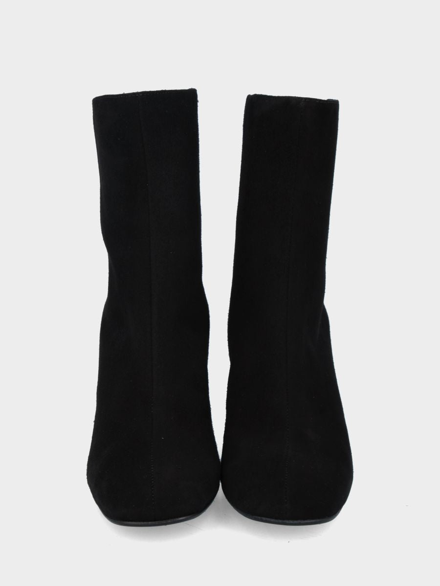 Stivaletto in camoscio nero con punta quadrata stondata e cucitura centrale