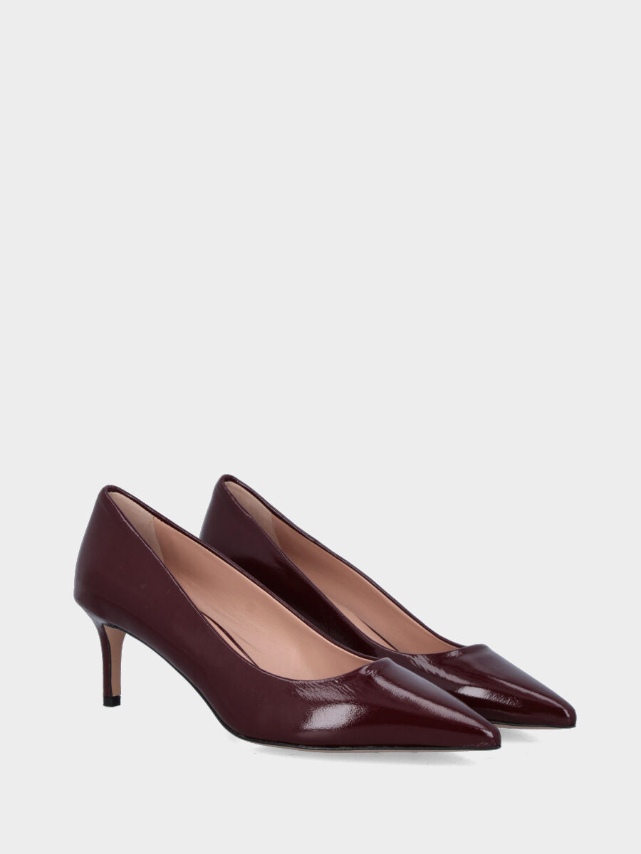 Pumps in shiny velvet bordeaux with stitched and turned upper