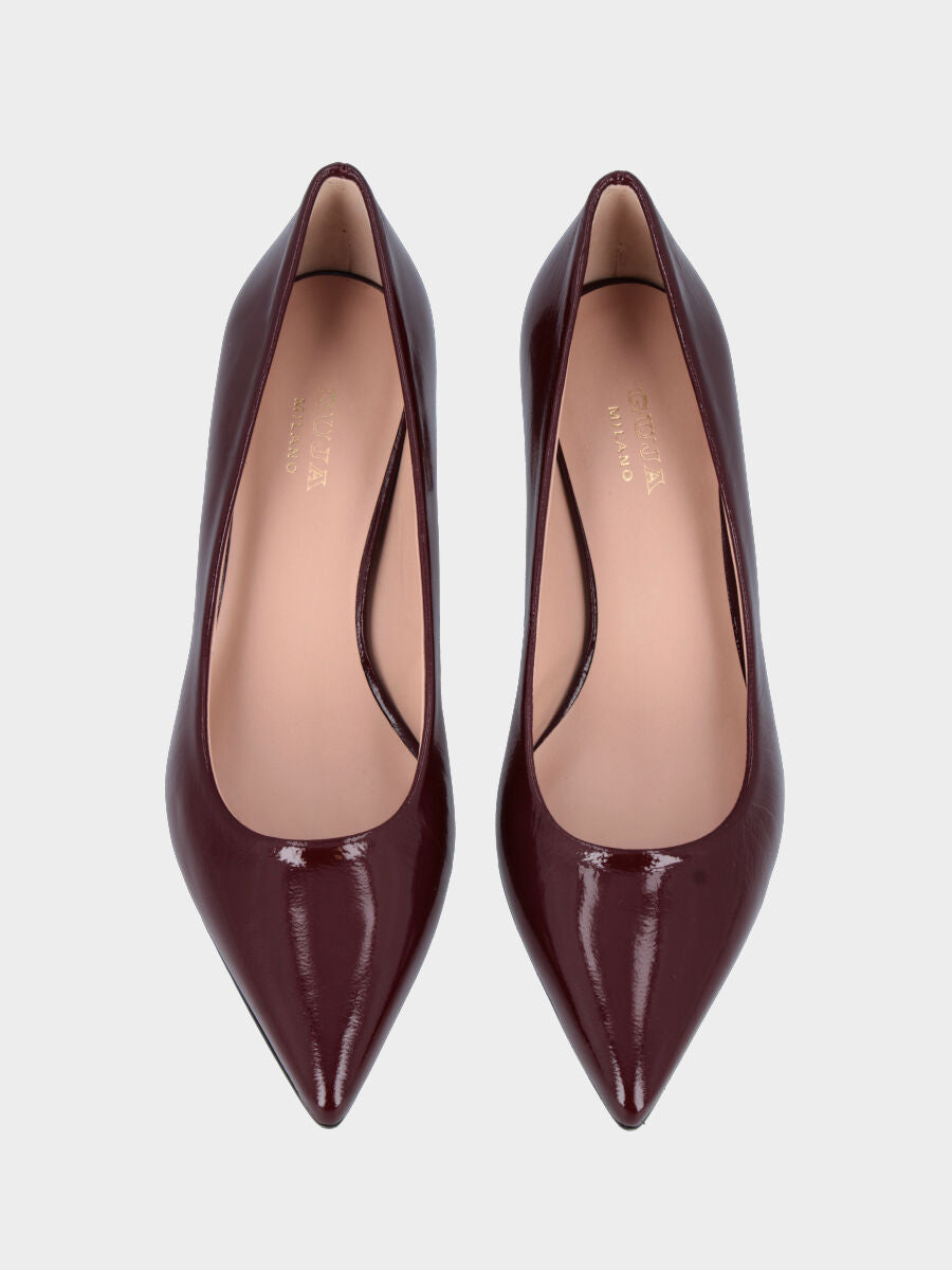 Pumps in shiny velvet bordeaux with stitched and turned upper