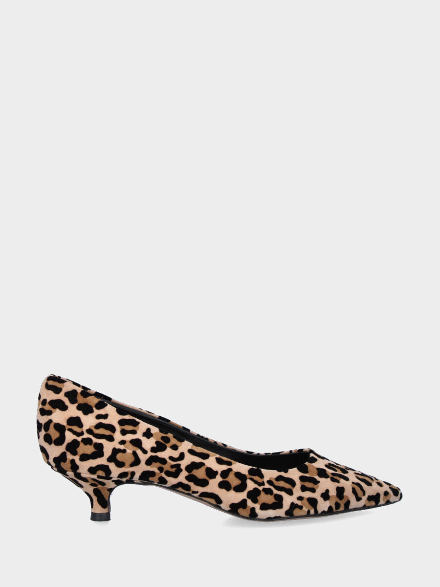 Décolleté in camoscio leopardato con tomaia cucita e rivoltata