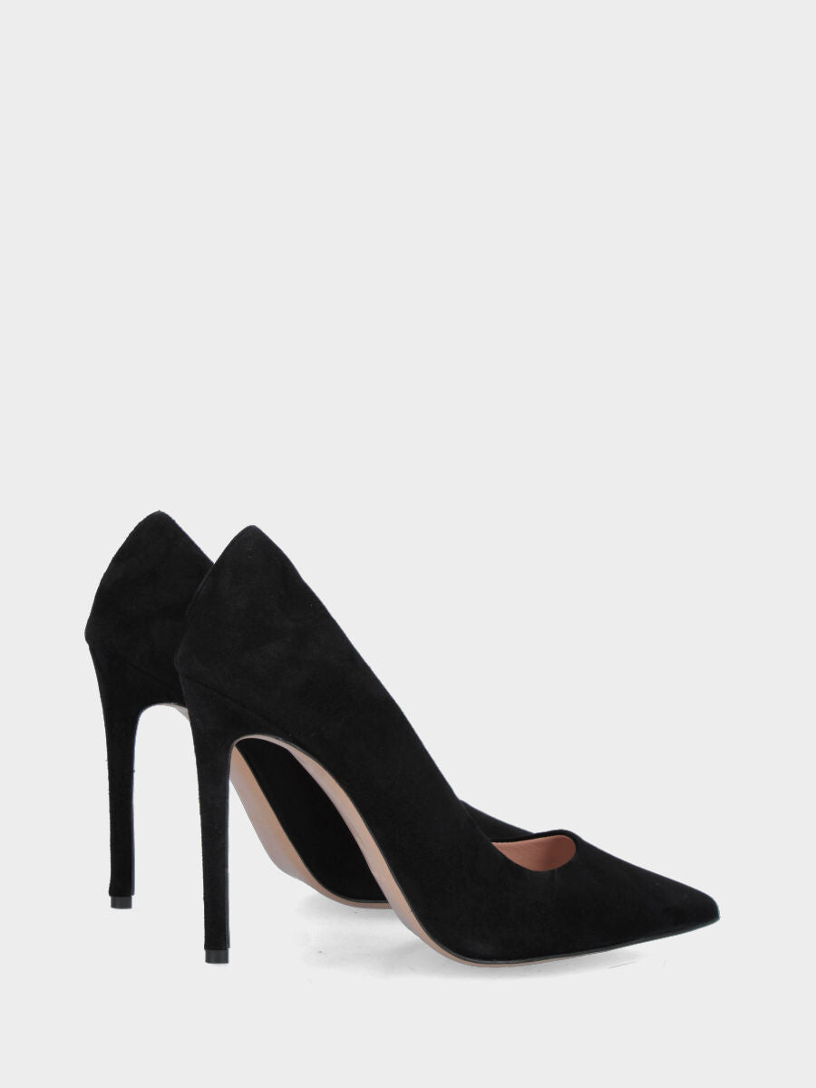 Décolleté in camoscio nero con tacco stiletto e punta sfilata