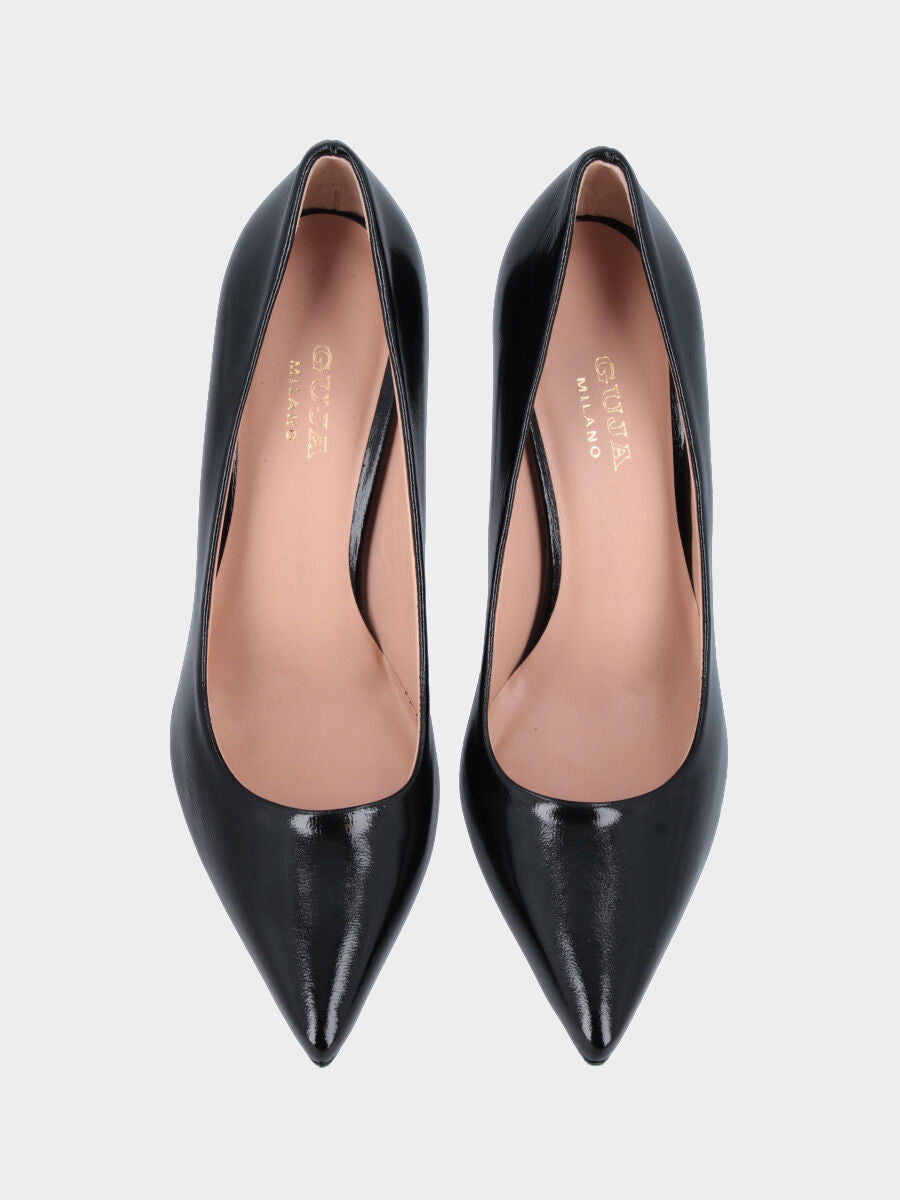 Pumps aus glänzender Samt in Schwarz mit Stiletto-Absatz und spitz zulaufender Spitze