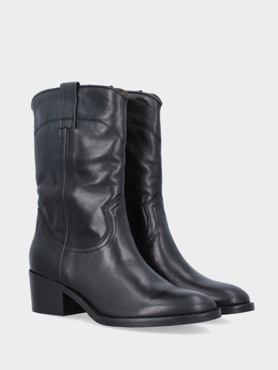 Sandalo monoblocco in vitello rosso con fascia ripiegata