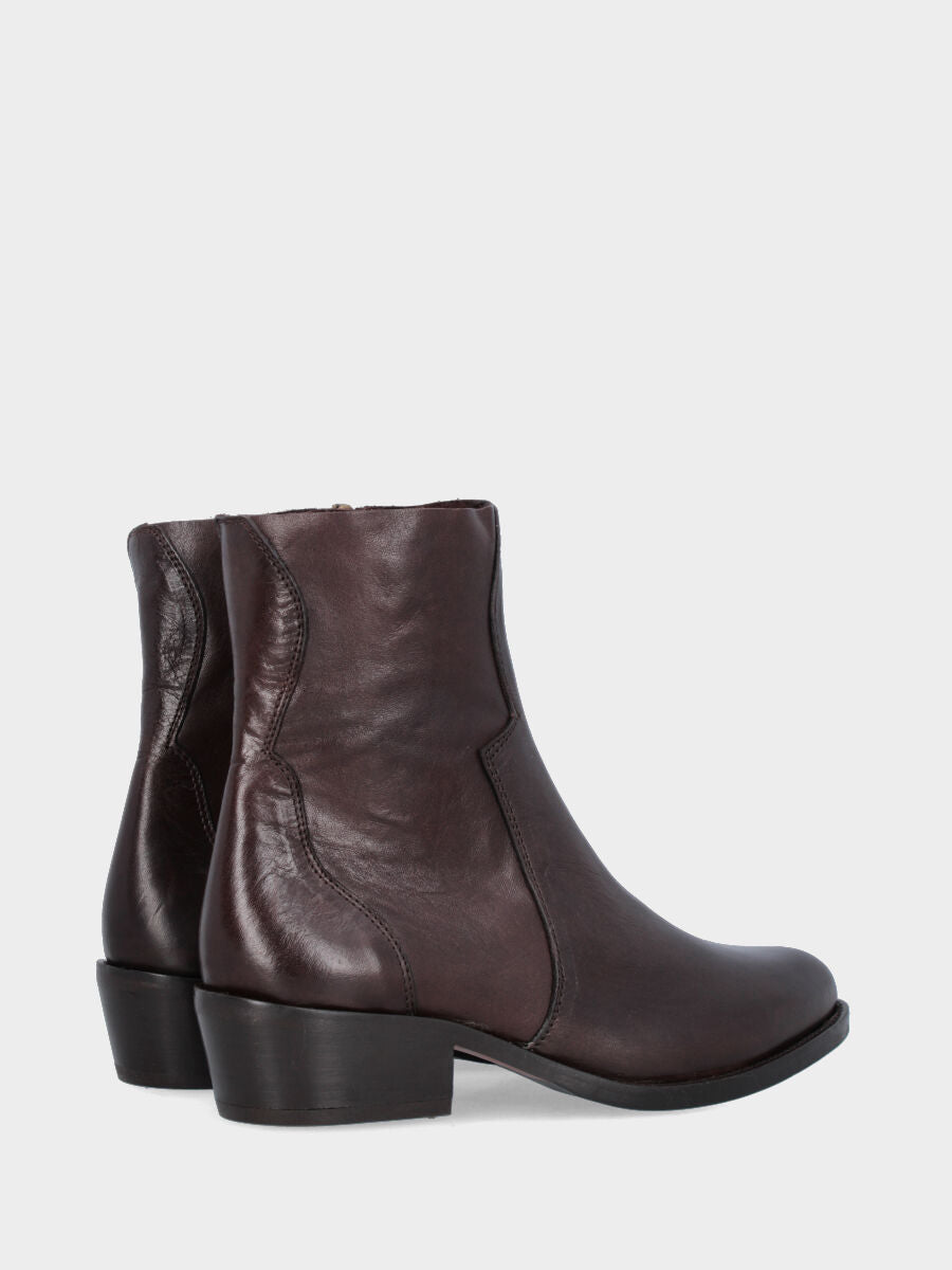 Sandalo monoblocco in vitello rosso con fascia ripiegata