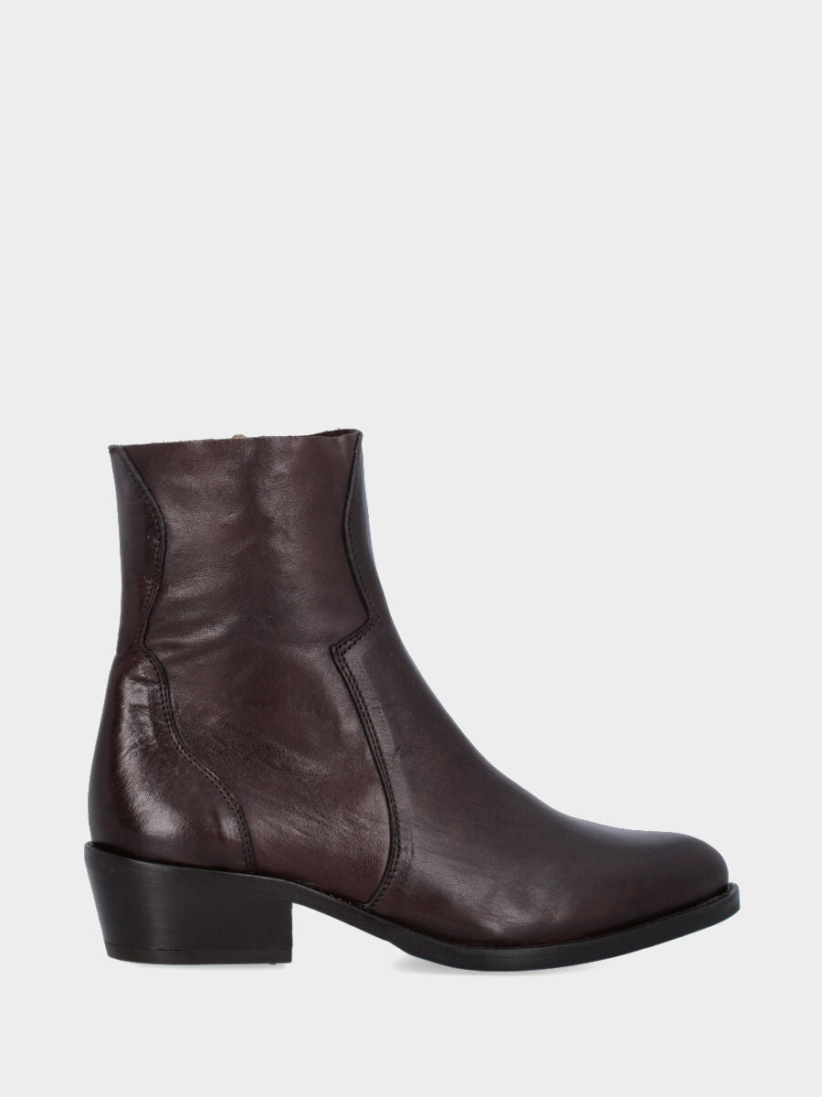 Sandalo monoblocco in vitello rosso con fascia ripiegata