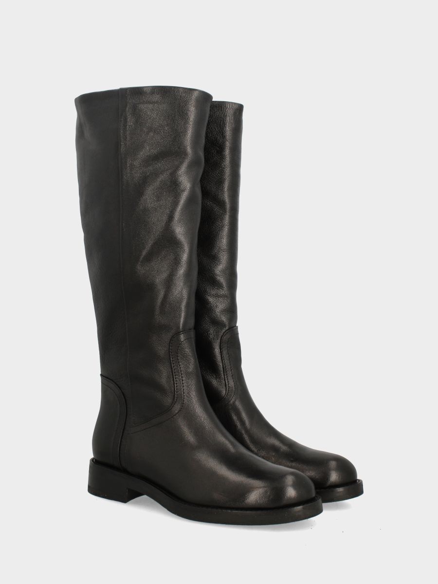 Stivale a tubo in vitello nero con tacco basso e punta tonda