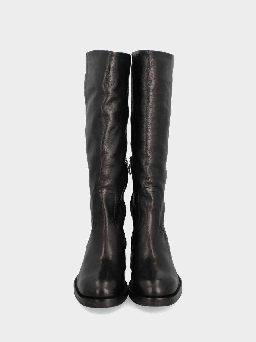 Stivale a tubo in vitello nero con tacco basso e punta tonda