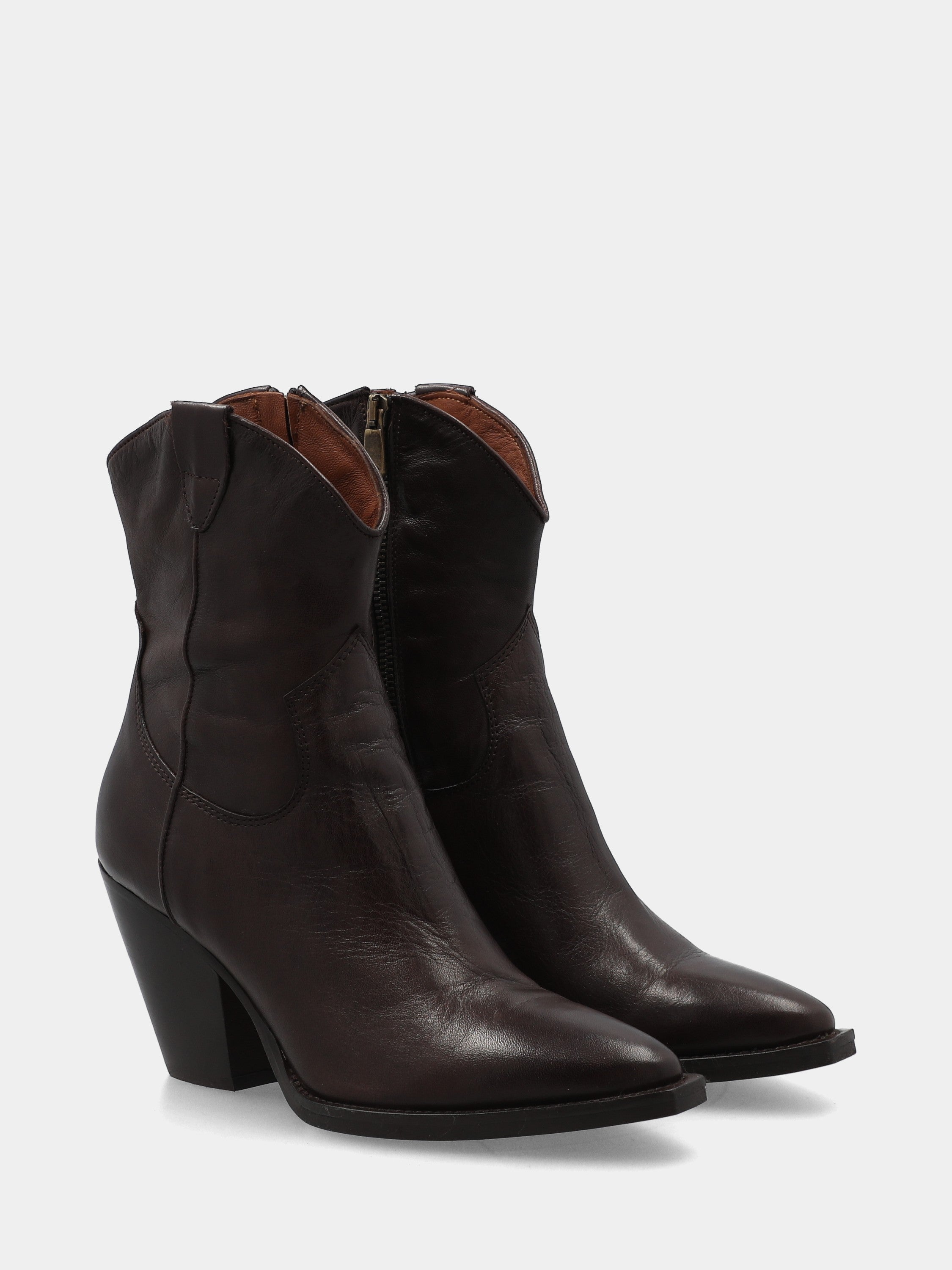 Sandalo monoblocco in vitello rosso con fascia ripiegata