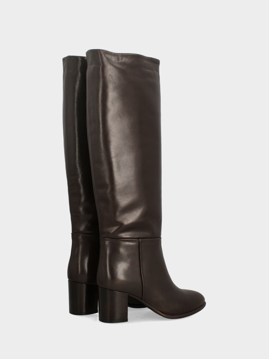 Stivale in vitello testa di moro con tacco fasciato cuoio e punta tonda affusolata