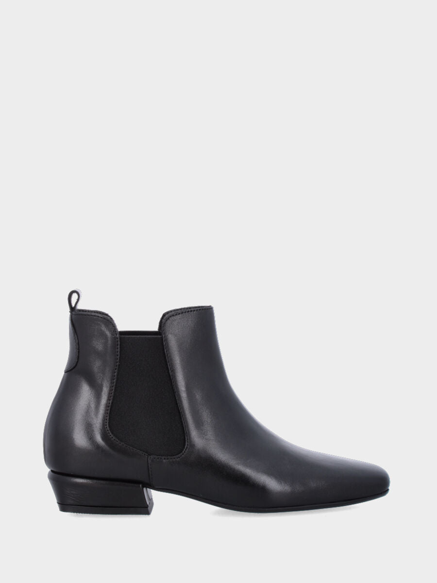 Beatles in vitello nero con tacco fasciato in pelle
