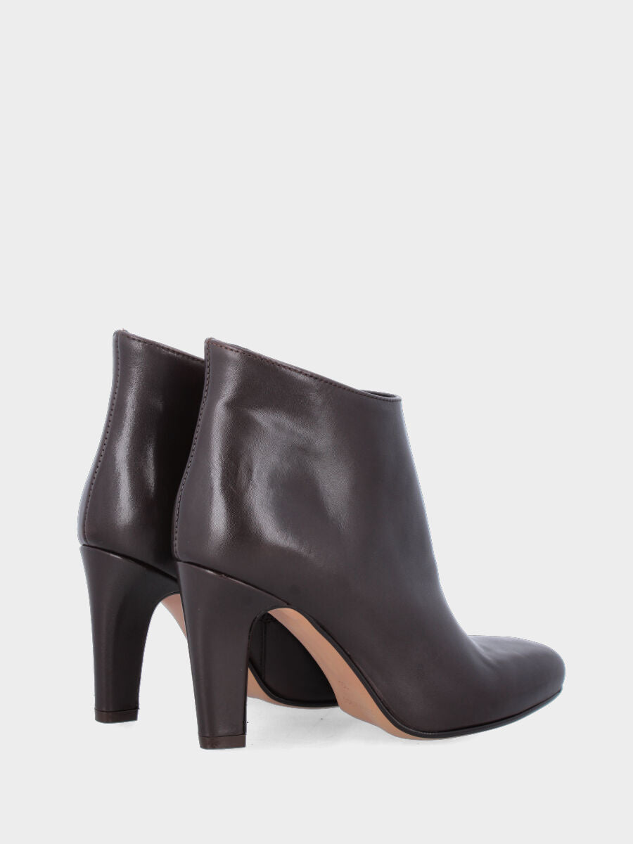 Tronchetto in vitello testa di moro con tacco a coda