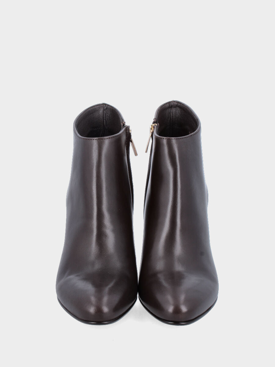 Tronchetto in vitello testa di moro con tacco a coda