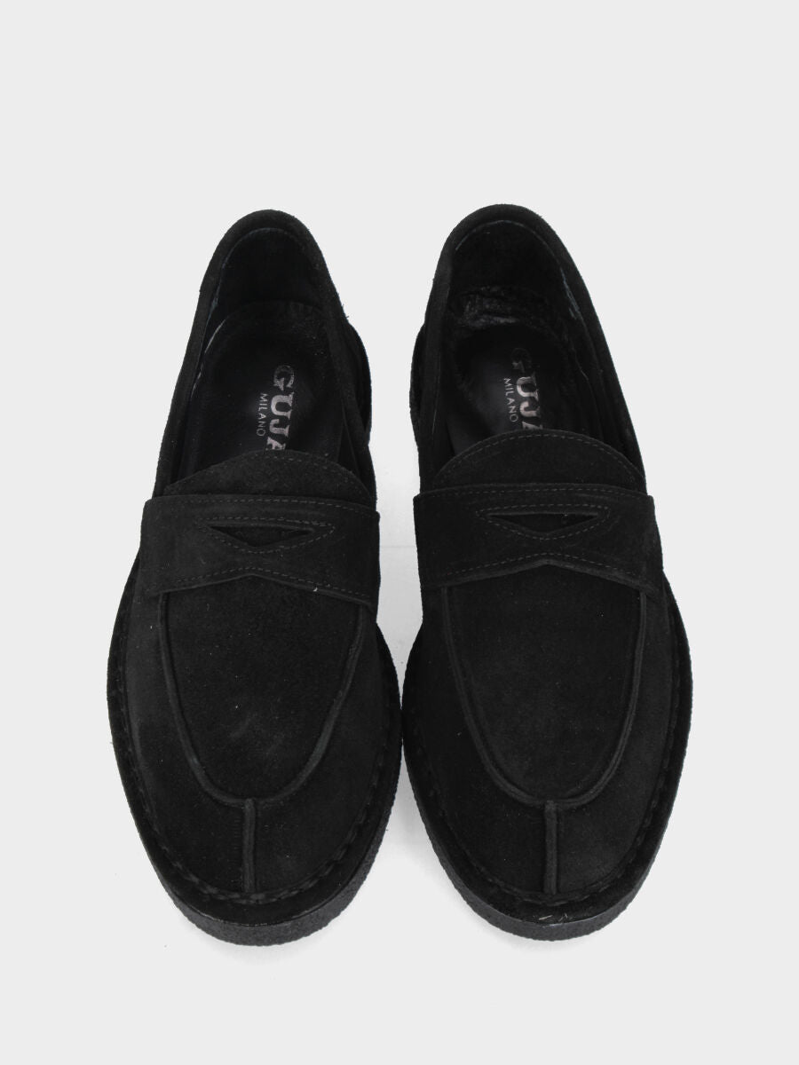 Mocassin en velours noir avec couture norvégienne et semelle en gomme crêpe
