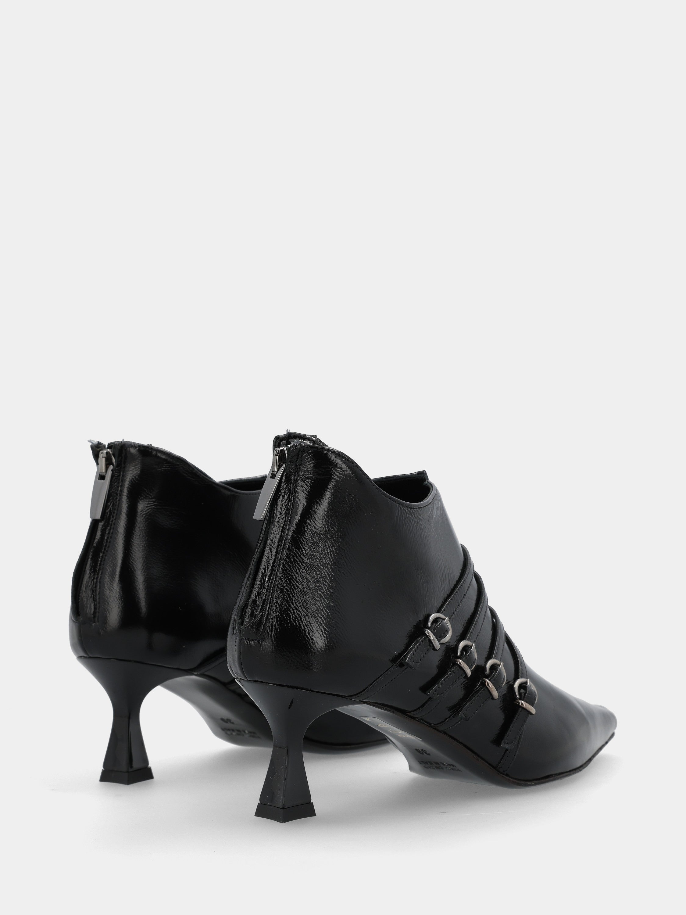 Sandalo monoblocco in vitello rosso con fascia ripiegata