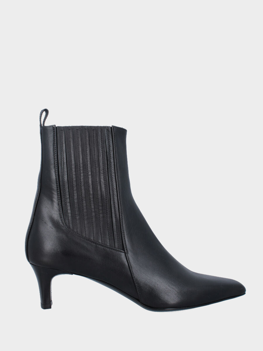 Stivaletto in vitello nero con elastici a barrette e guardolo