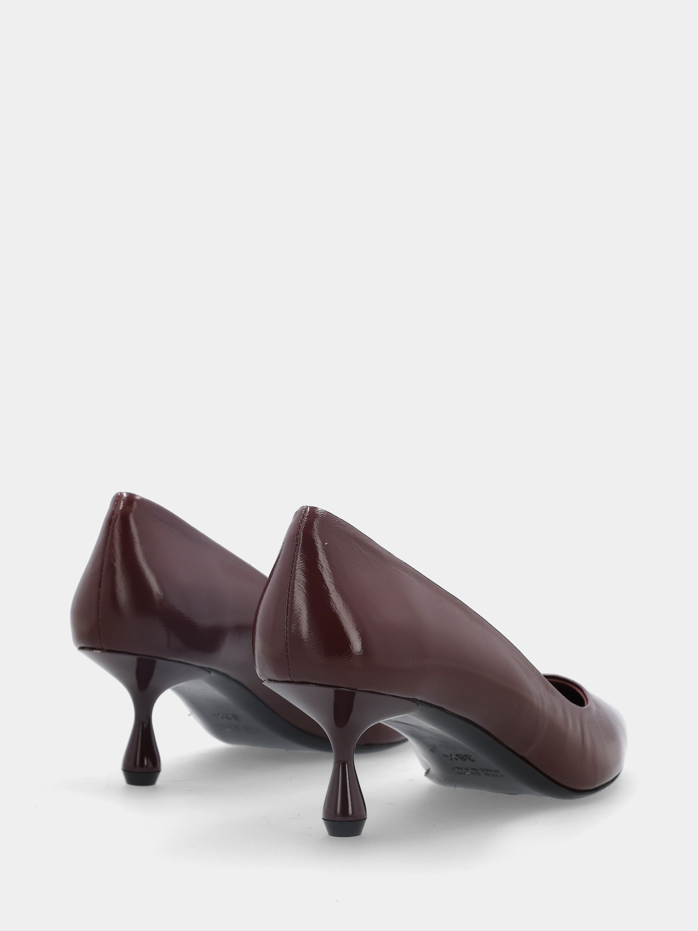 Sandalo monoblocco in vitello rosso con fascia ripiegata