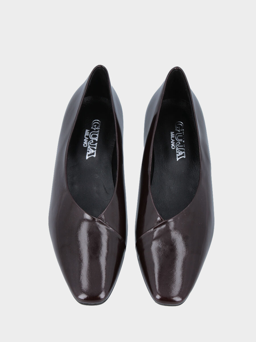 Décolleté in verlux mogano con tomaia sovrapposta e tacco basso