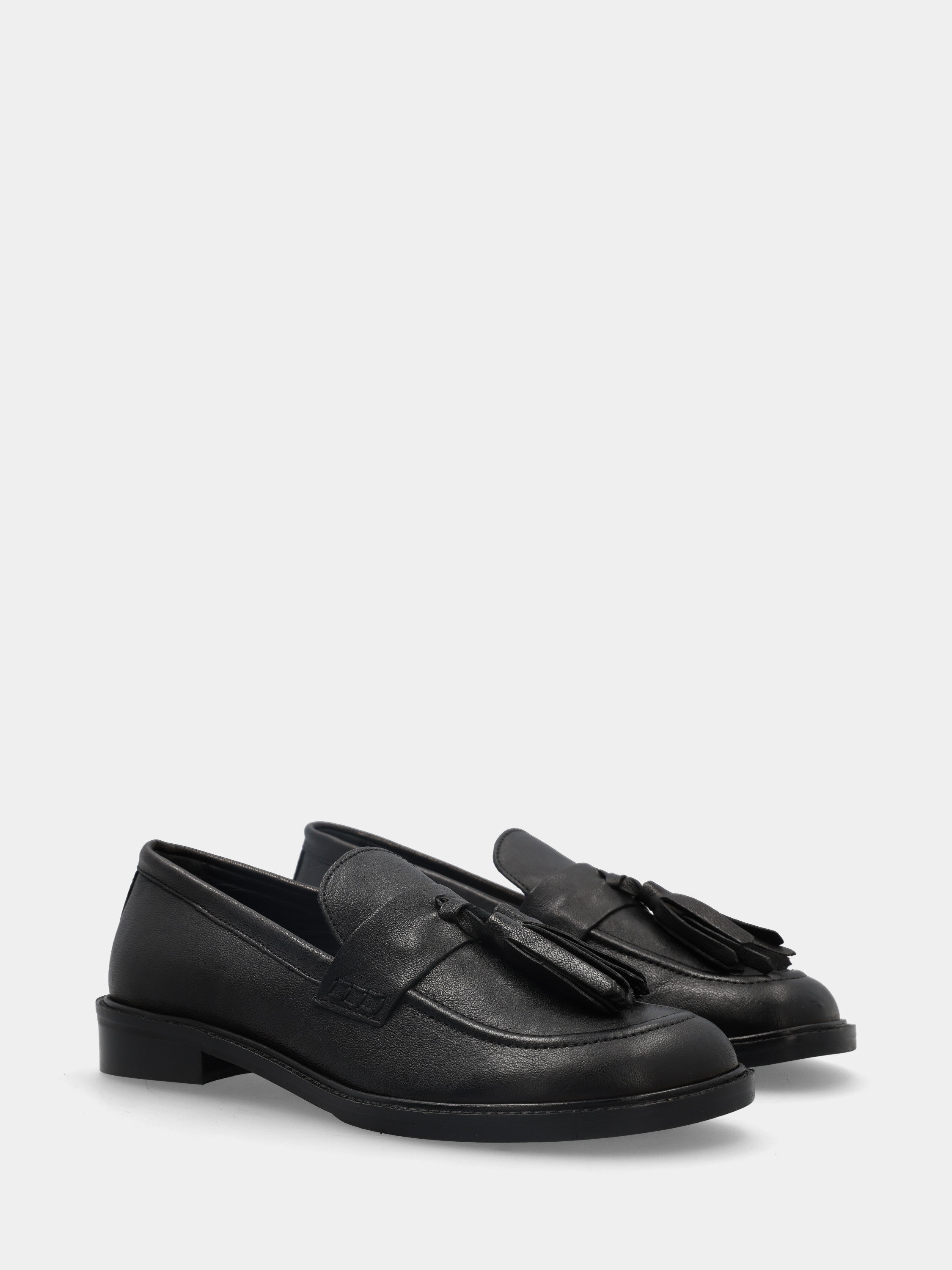 Mocassin en veau noir avec pompons et plateau à bordure