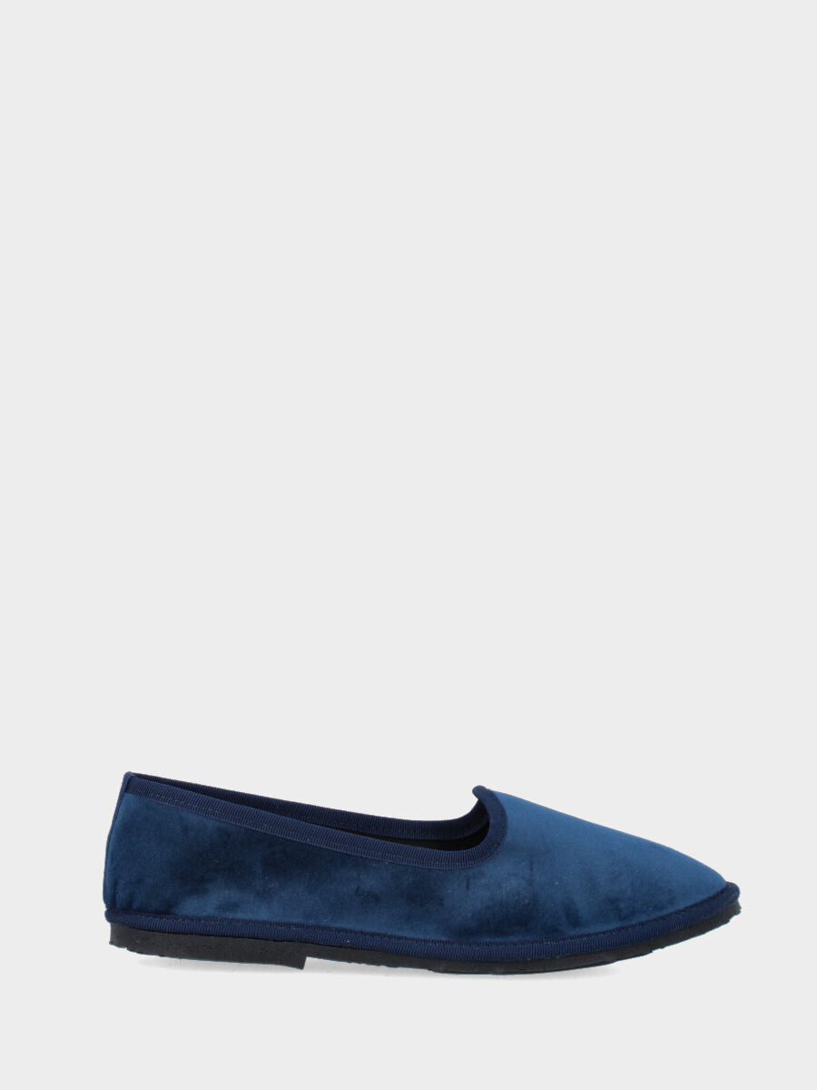 Friulana in smooth blue velvet with round toe and rubber sole