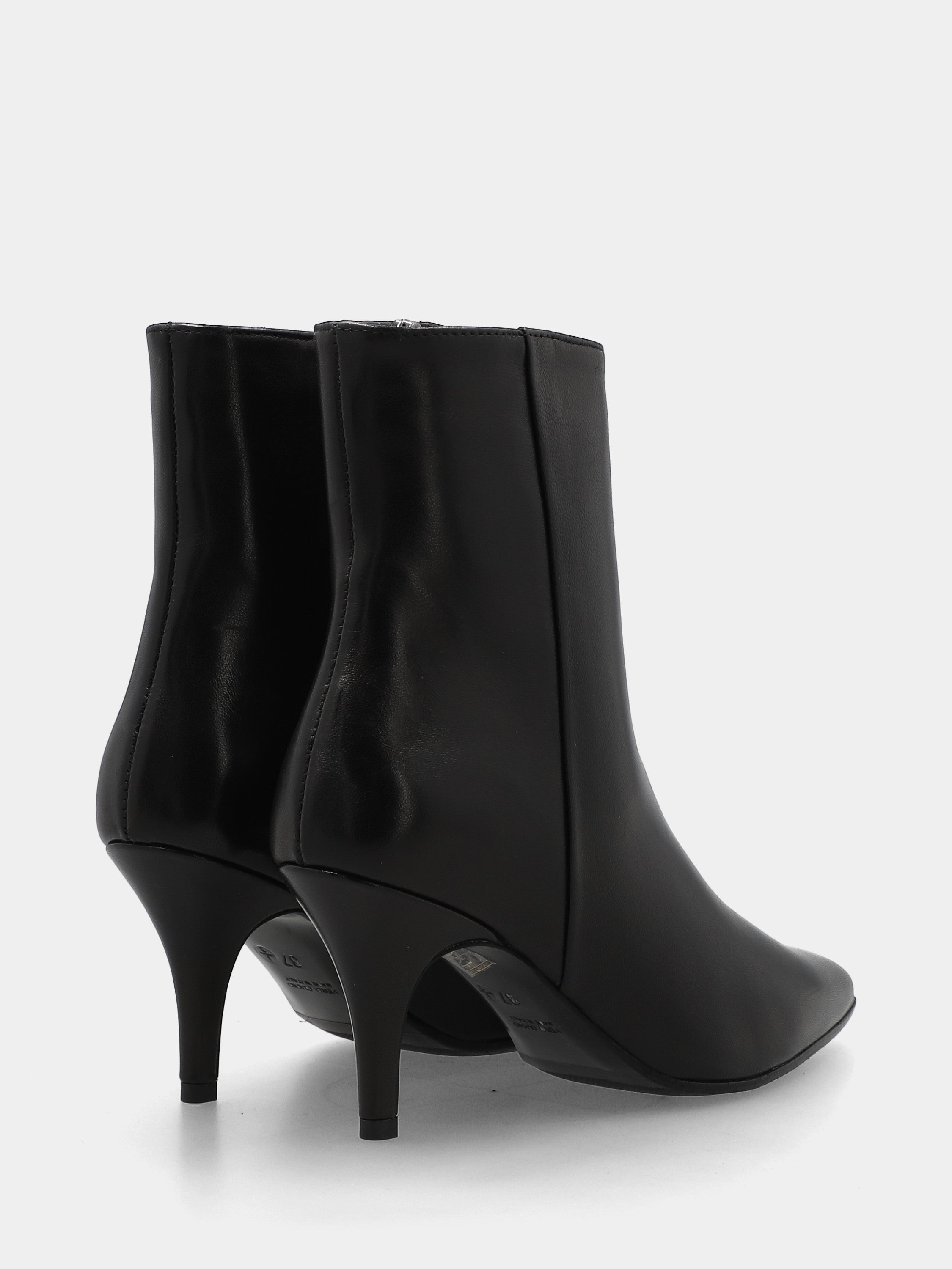 Sandalo monoblocco in vitello rosso con fascia ripiegata