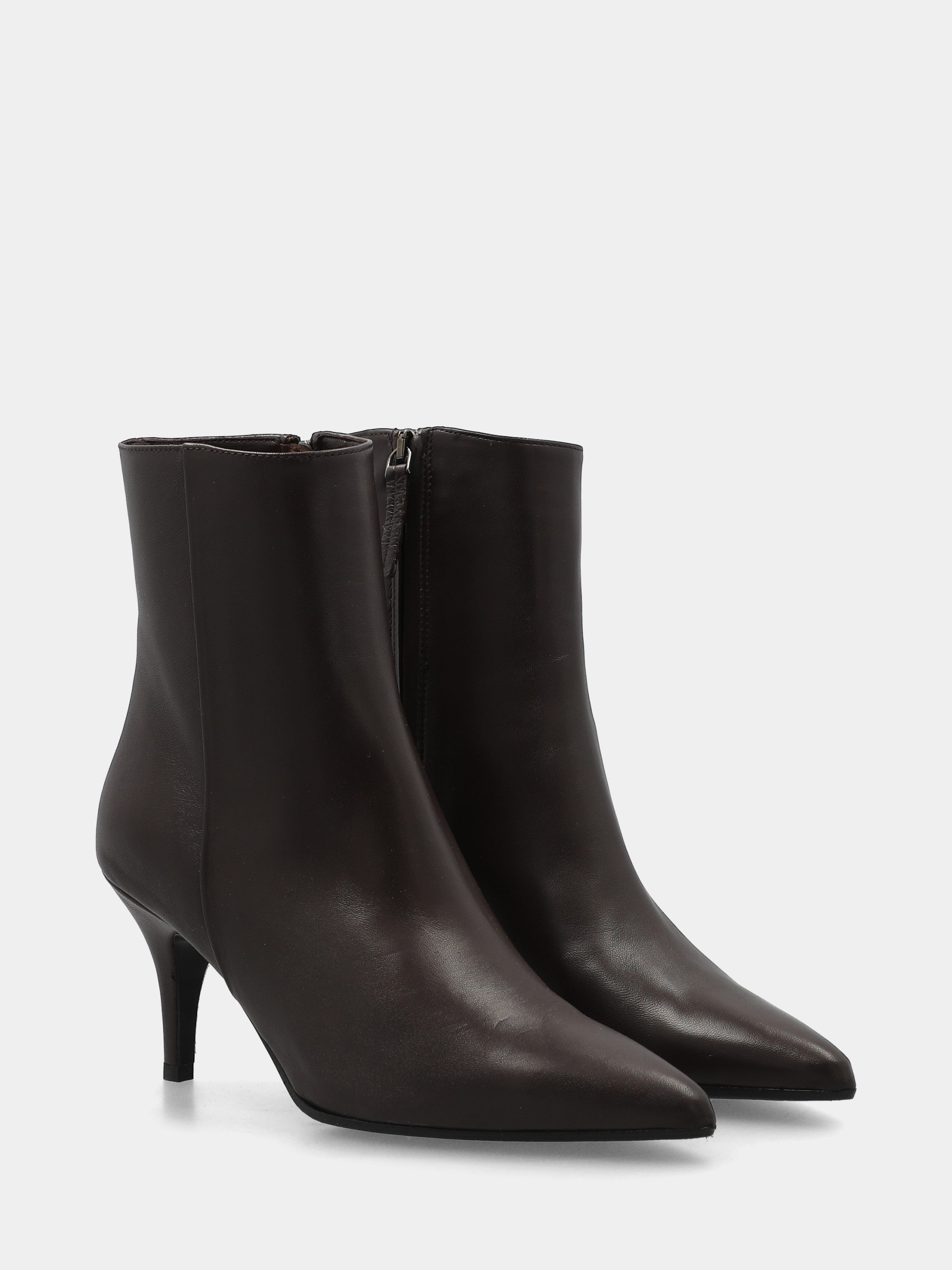 Sandalo monoblocco in vitello rosso con fascia ripiegata