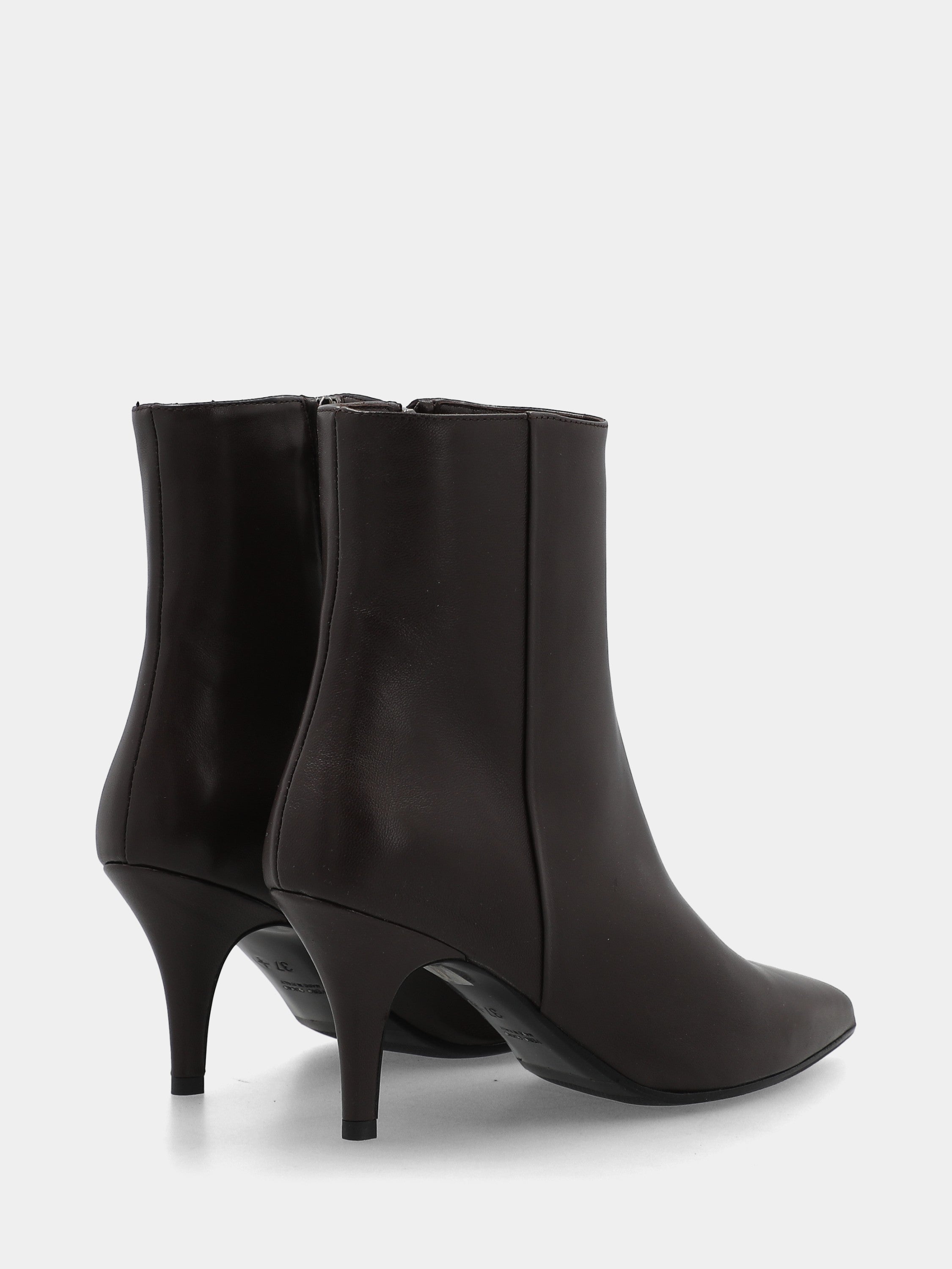 Sandalo monoblocco in vitello rosso con fascia ripiegata