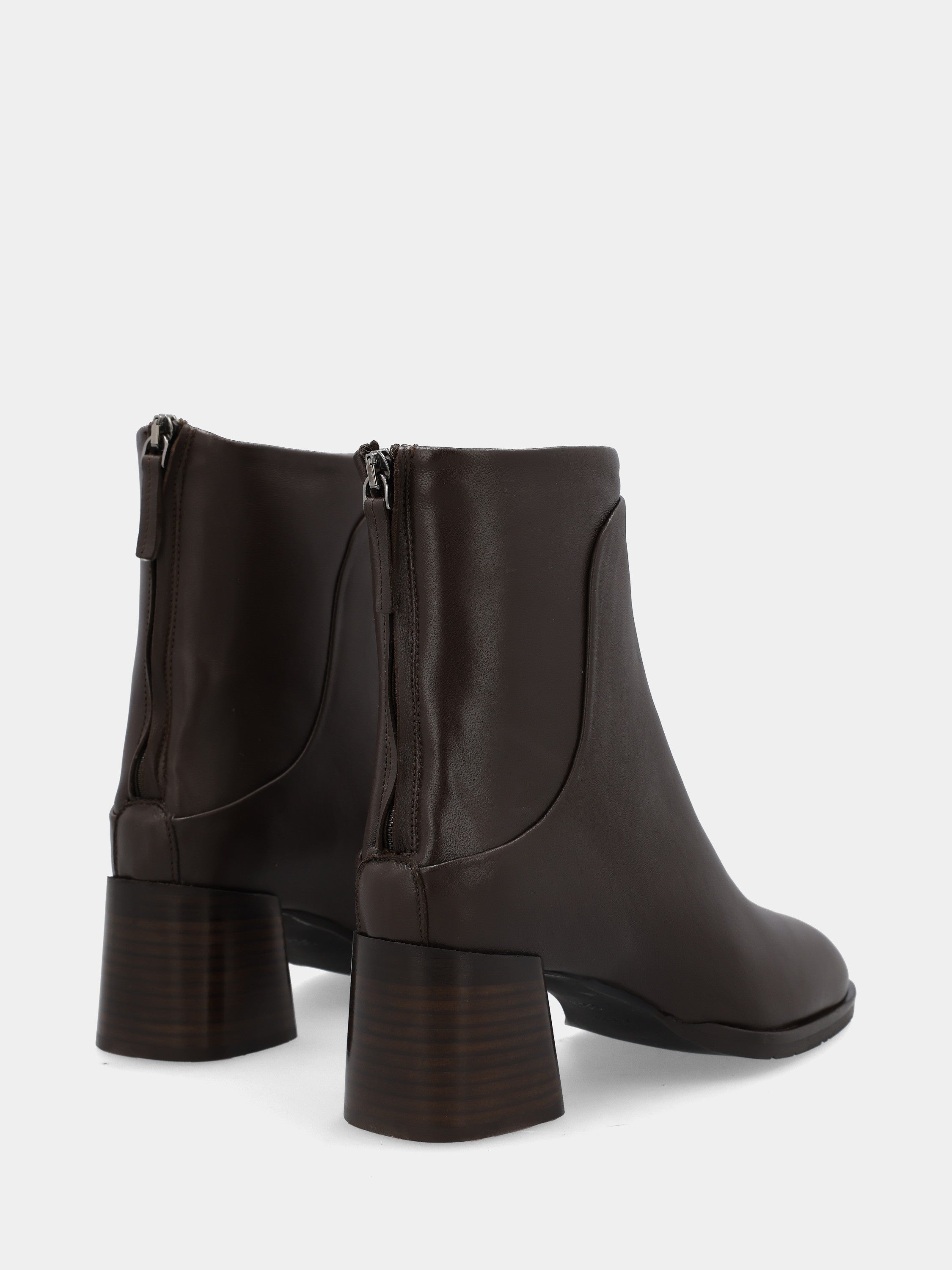 Sandalo monoblocco in vitello rosso con fascia ripiegata