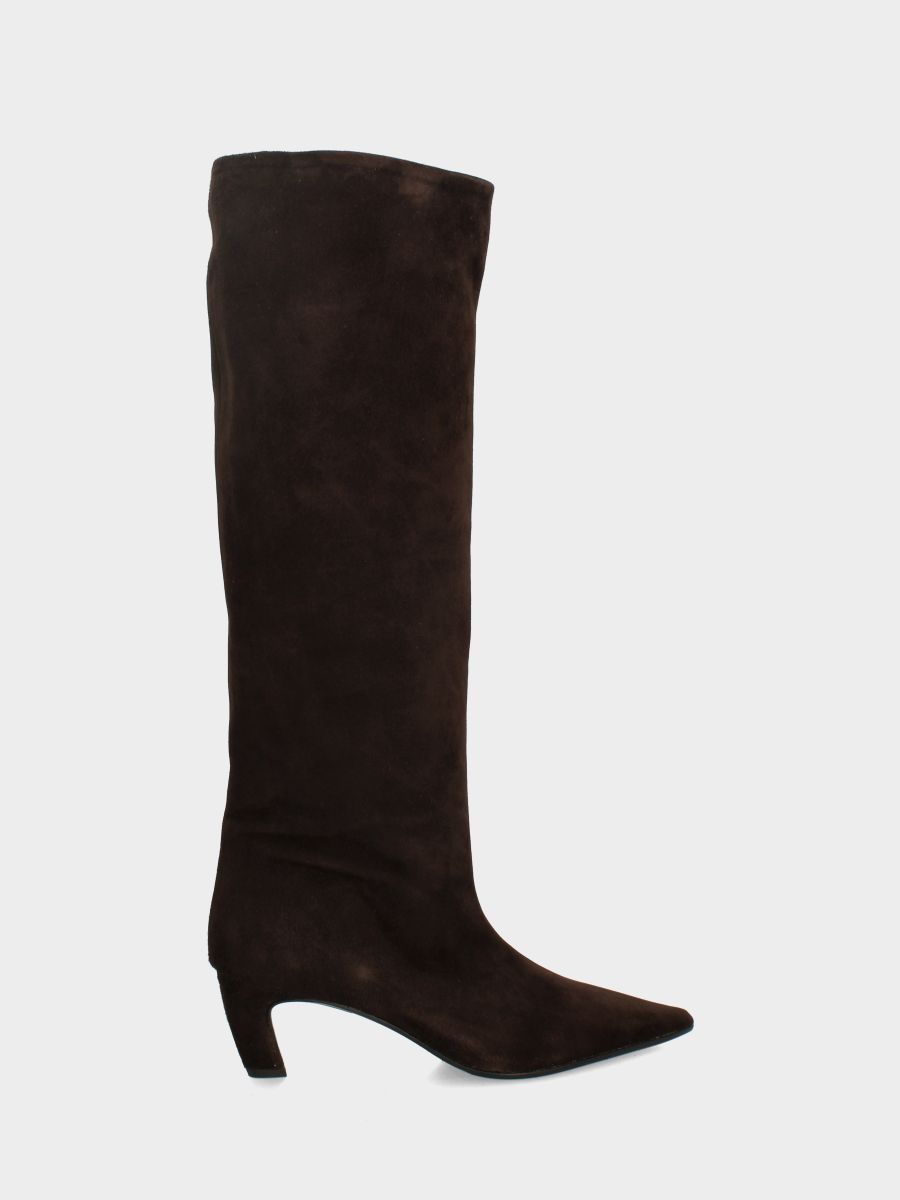 Stivale in camoscio testa di moro con cucitura frontale e tacco a coda