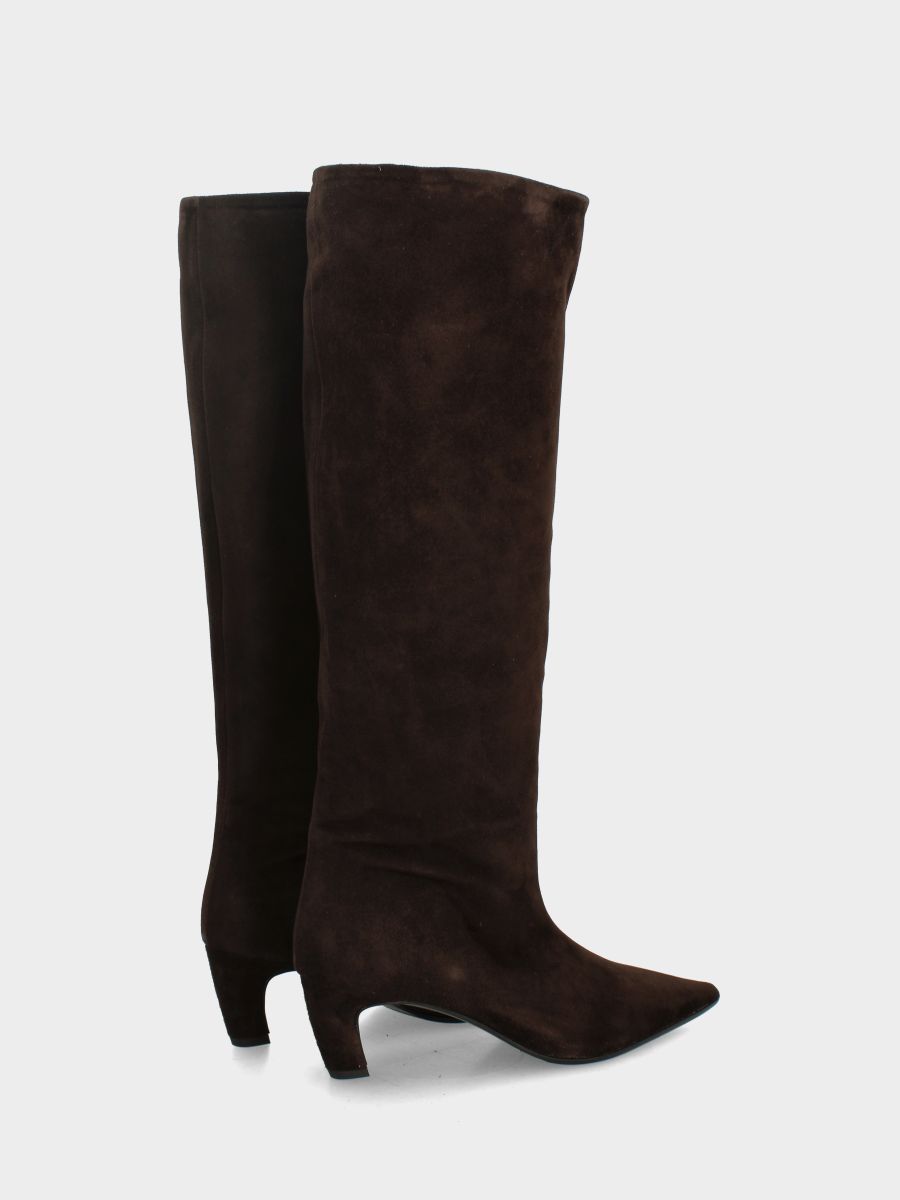 Stivale in camoscio testa di moro con cucitura frontale e tacco a coda