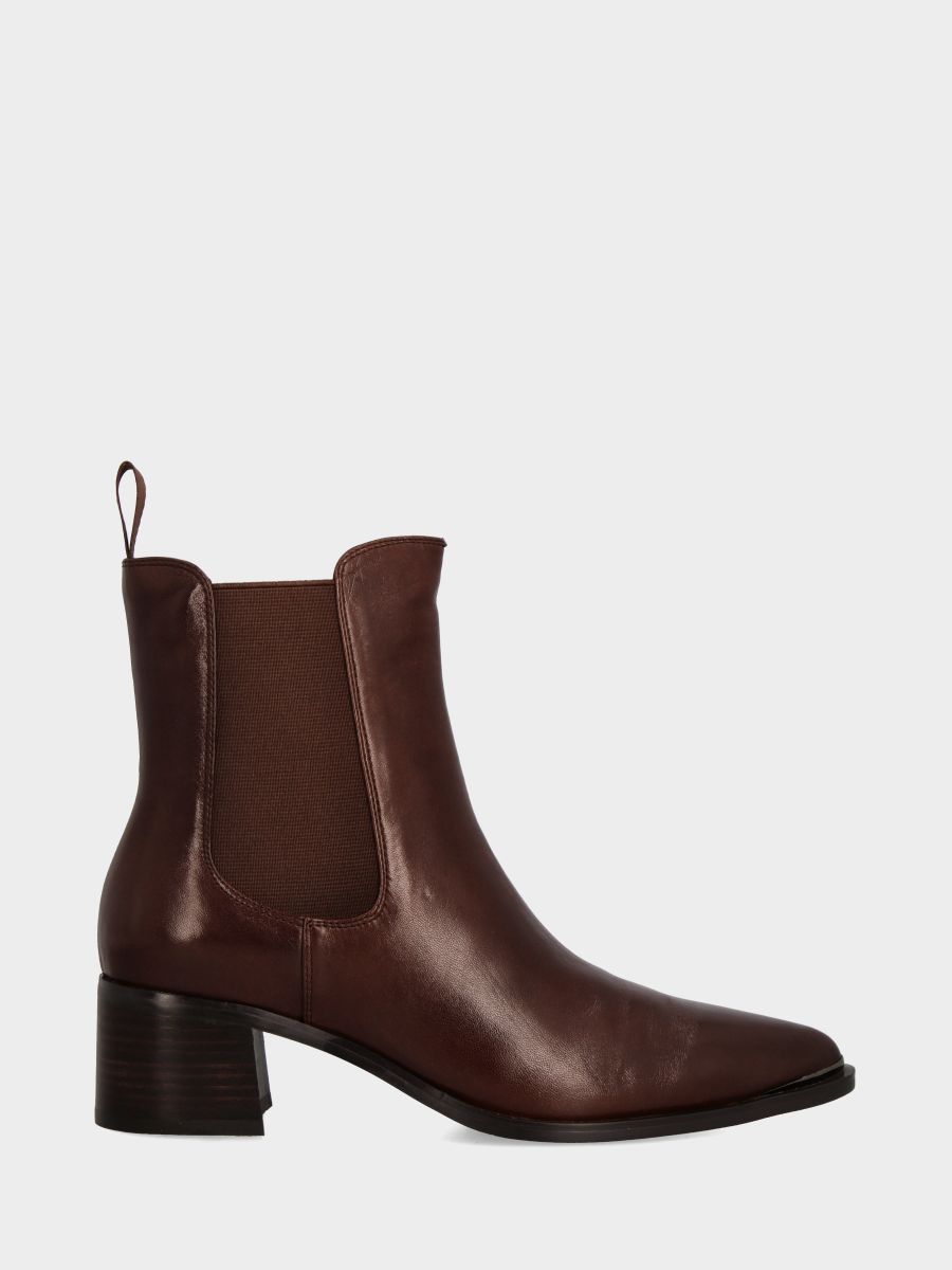 Beatles in vitello testa di moro con puntalino metallico e tacco monoblocco