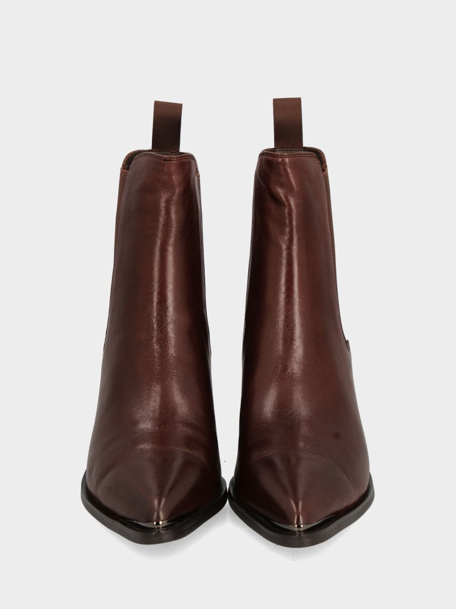 Beatles in vitello testa di moro con puntalino metallico e tacco monoblocco