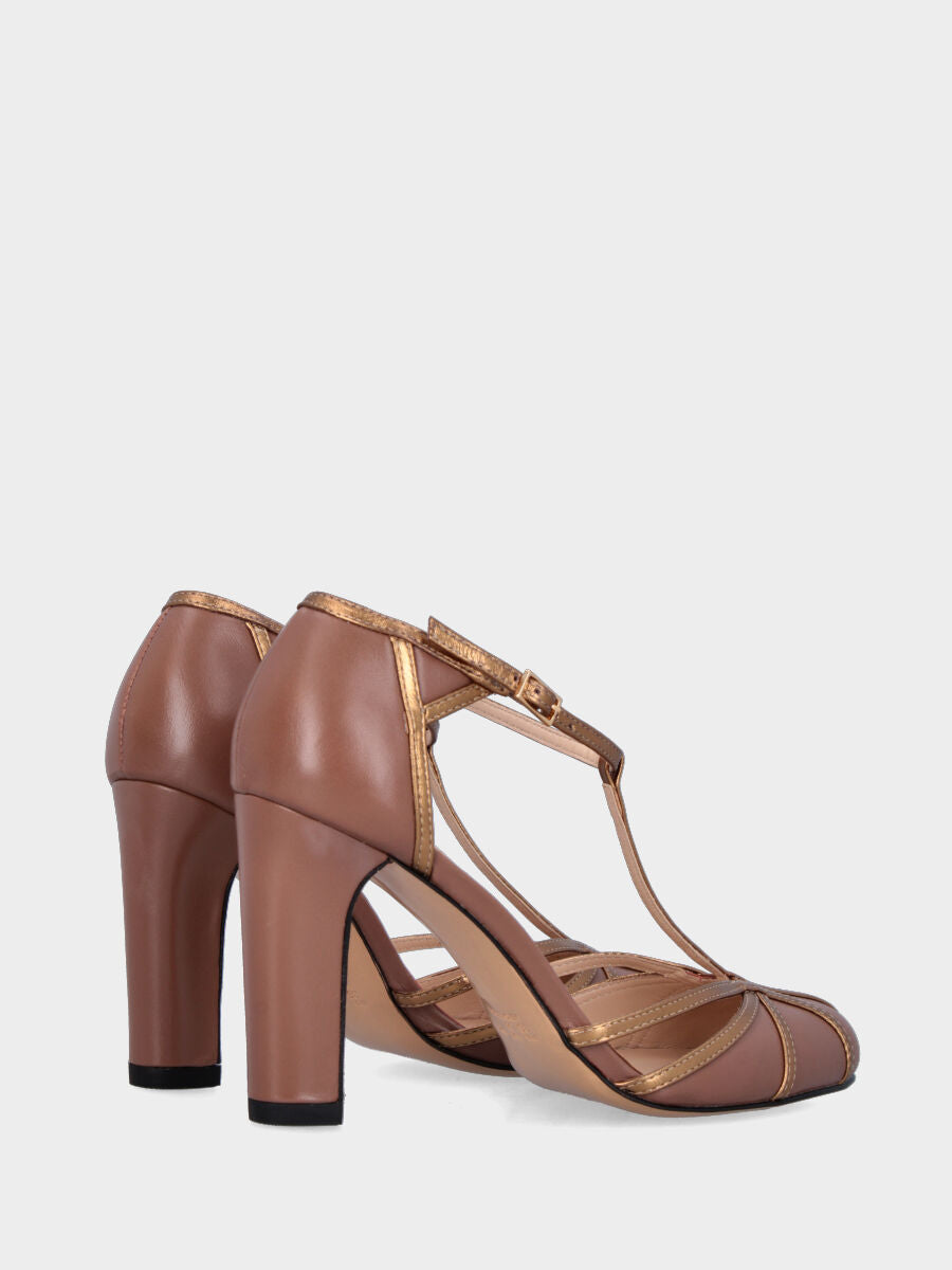 Sandalo monoblocco in vitello rosso con fascia ripiegata