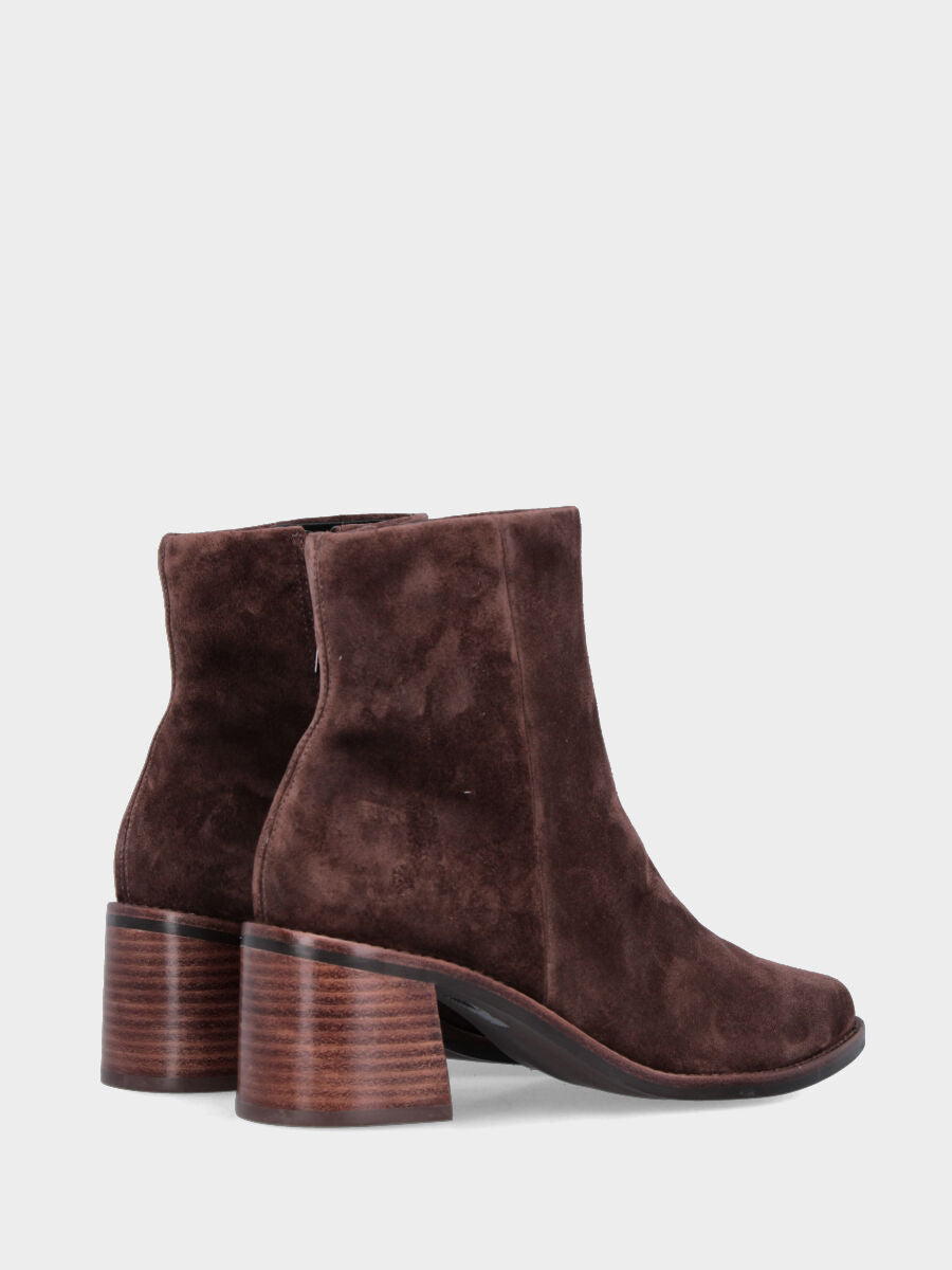 Sandalo monoblocco in vitello rosso con fascia ripiegata