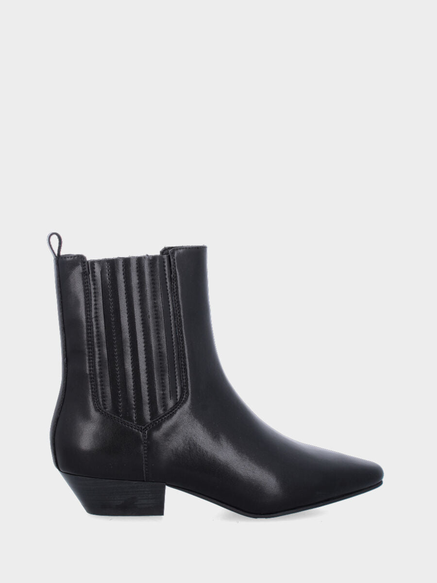 Camperos in vitello nero con listini in pelle ed elastici coperti