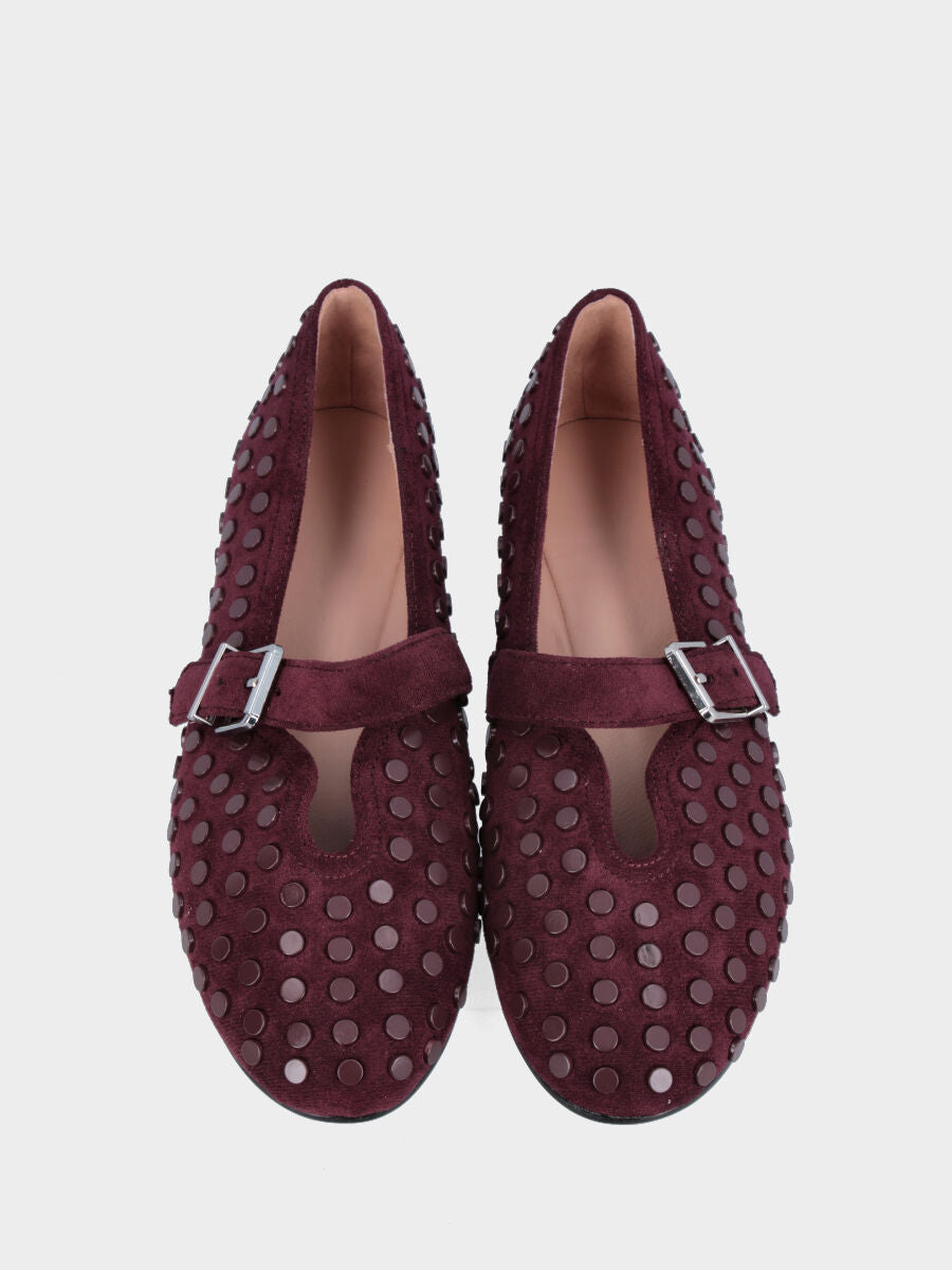 Ballerina Mary Jane in tessuto bordeaux con borchie e scollo a Ypsilon