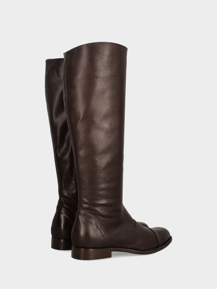 Stivale in vitello testa di moro con puntale e tomaia e sperone cuciti