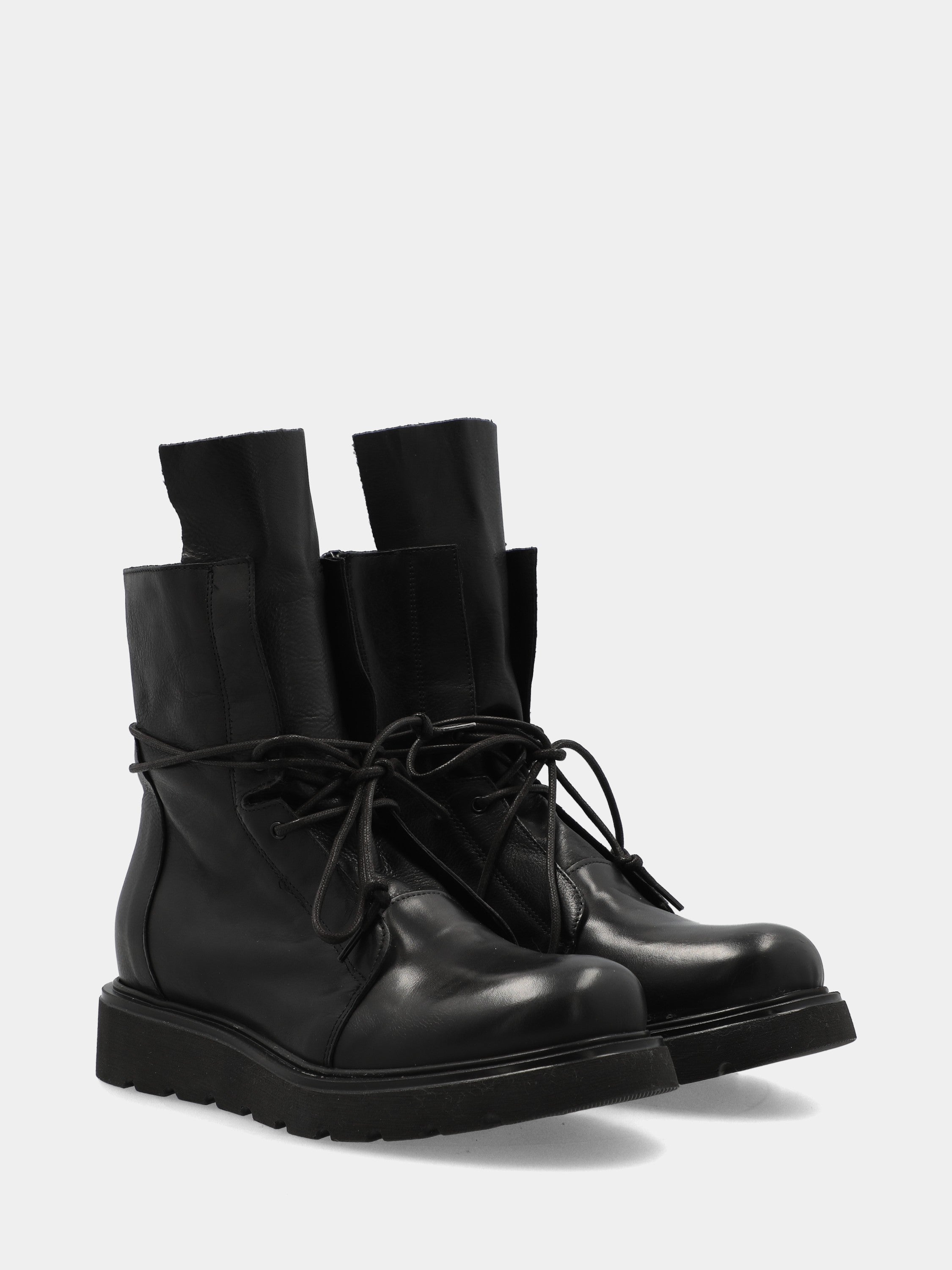 Sandalo monoblocco in vitello rosso con fascia ripiegata