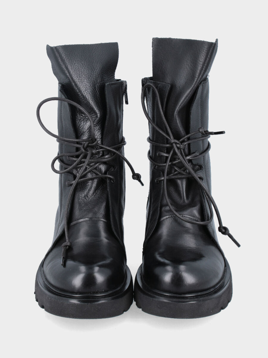 Polacchino in vitello nero con platform in gomma e cerniera laterale