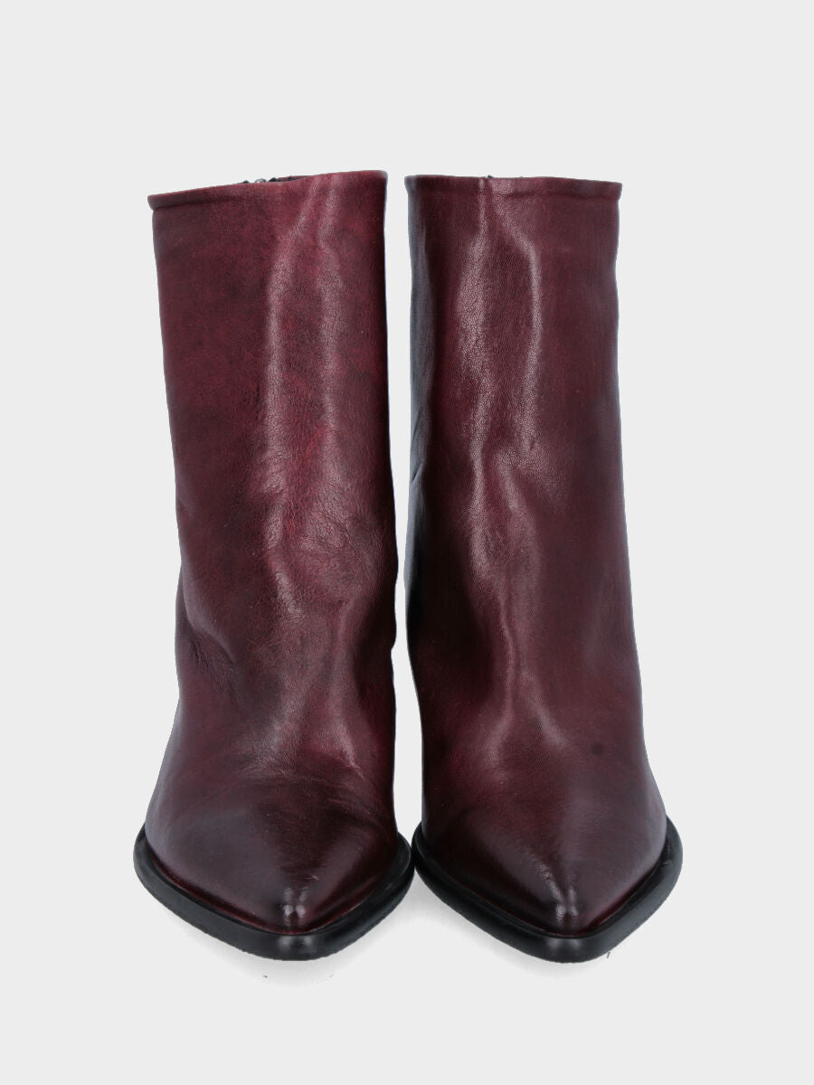 Sandalo monoblocco in vitello rosso con fascia ripiegata