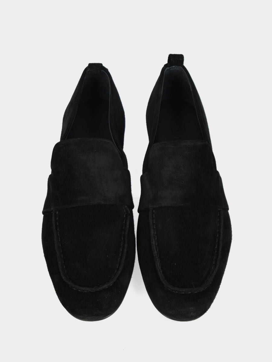 Mocassino in camoscio nero con mascherina liscia e tacco basso