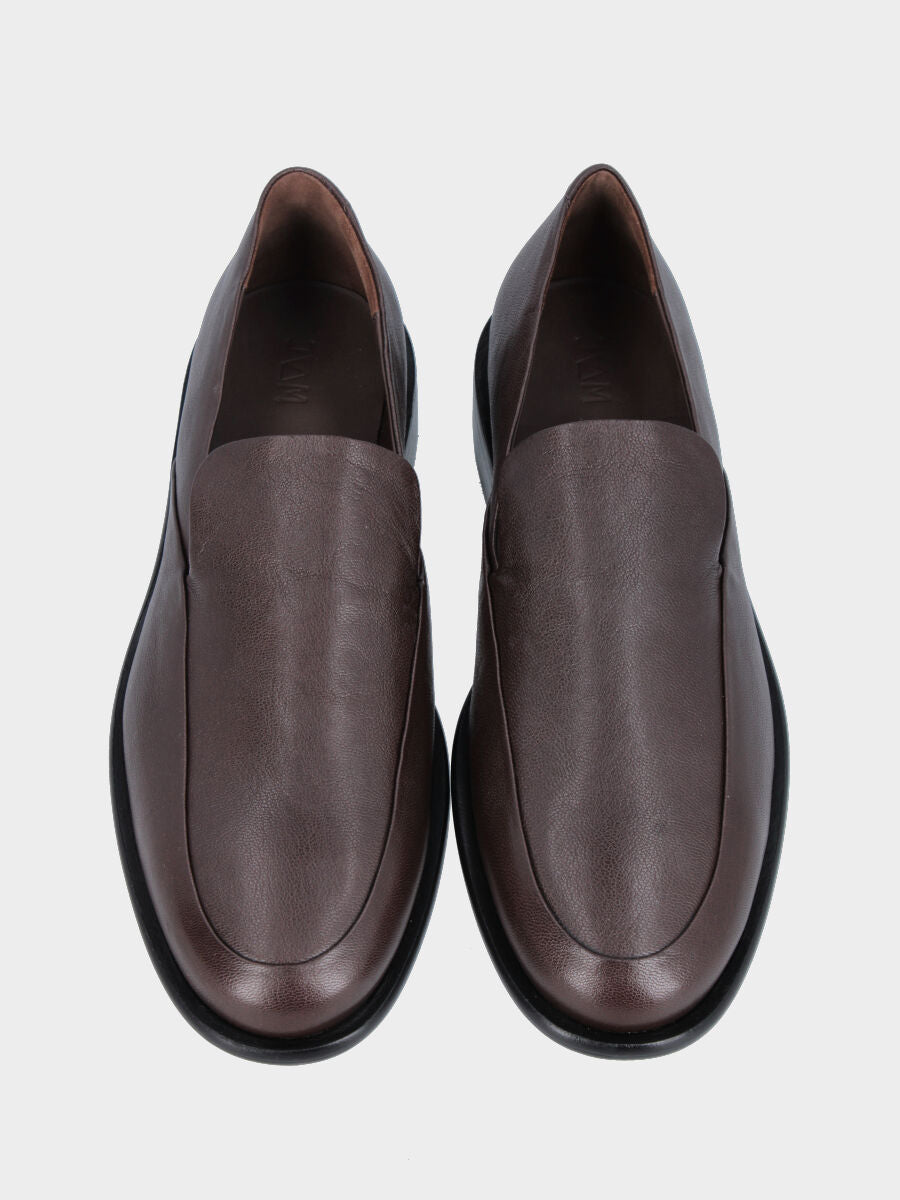 Mocassino a pantofola in nappa marone con vaschetta ripiegata e cuciture rivoltate