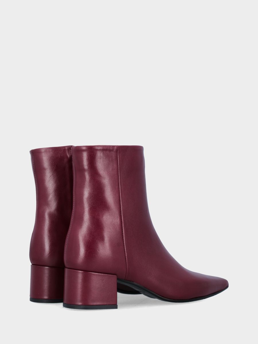 Stivaletto in vitello bordeaux liscio con cerniera e tacco a blocco