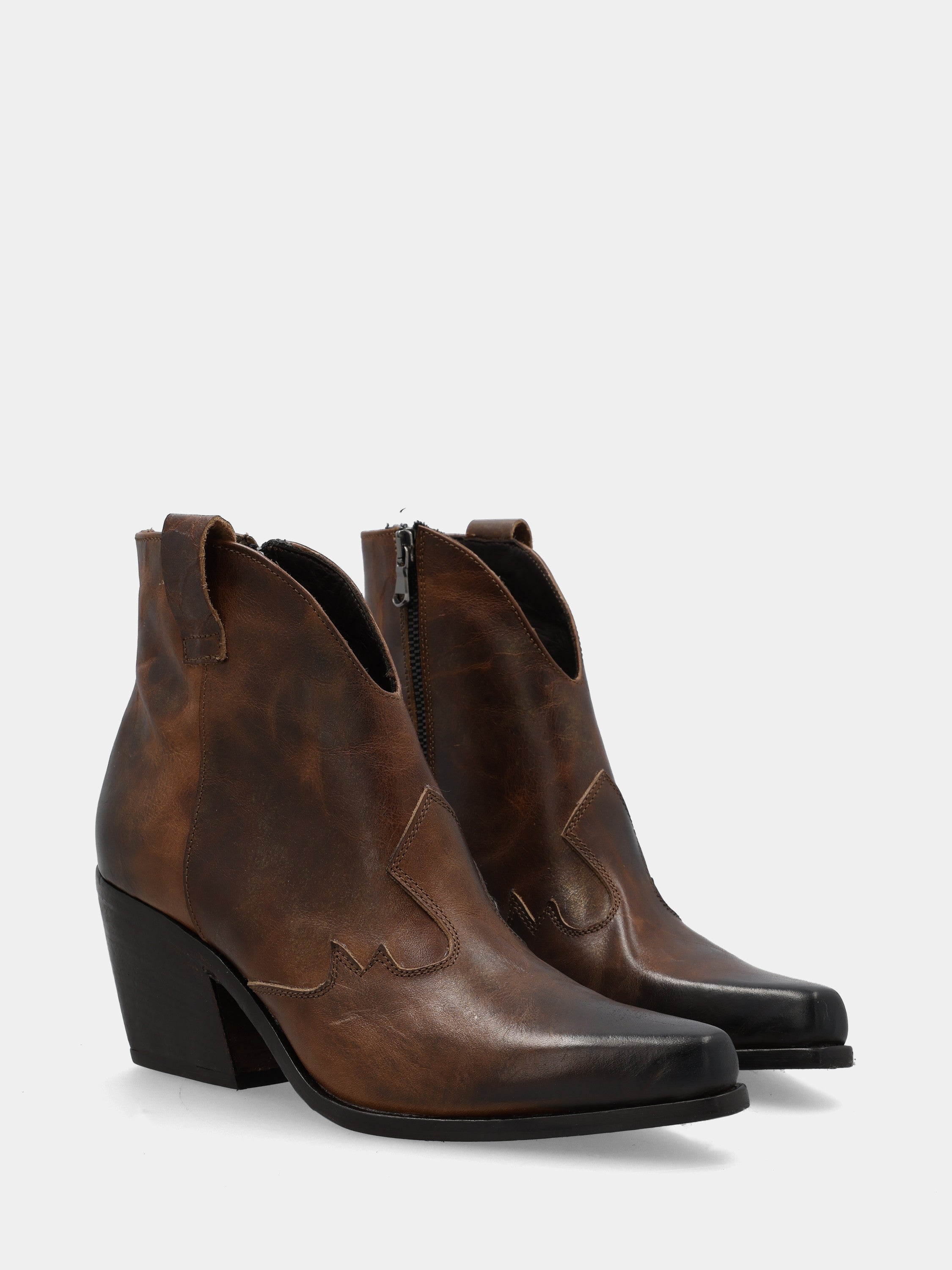 Bottines western en veau marron avec embout brûlé
