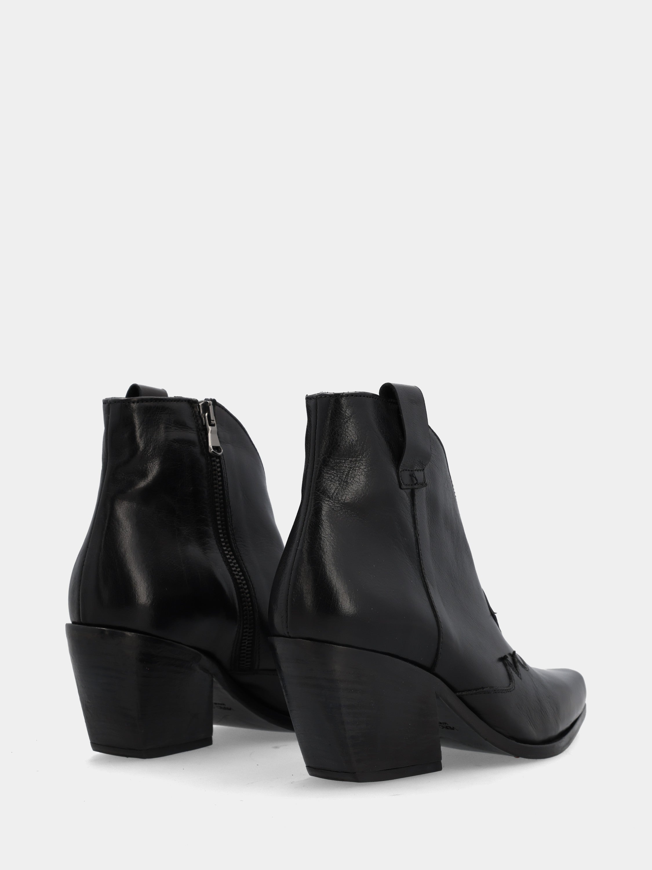 Bottines western en veau noir avec embout brûlé