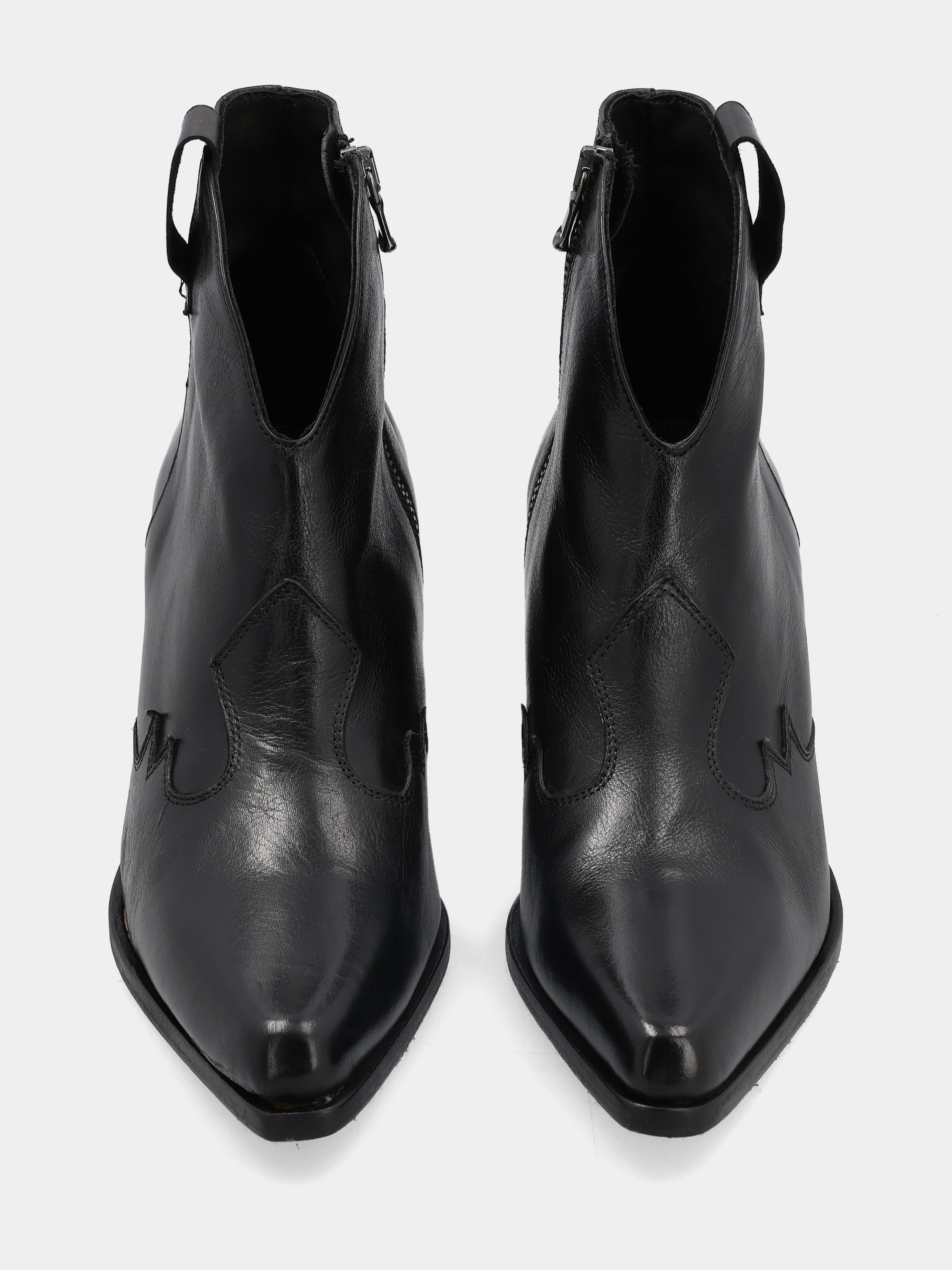 Bottines western en veau noir avec embout brûlé