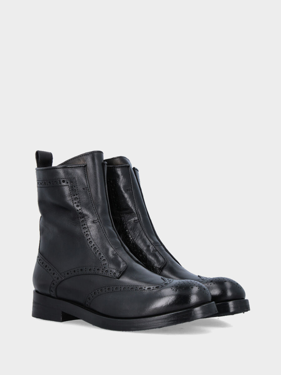 Polacchino en veau noir avec queue d'hirondelle et perforations sur monobloc