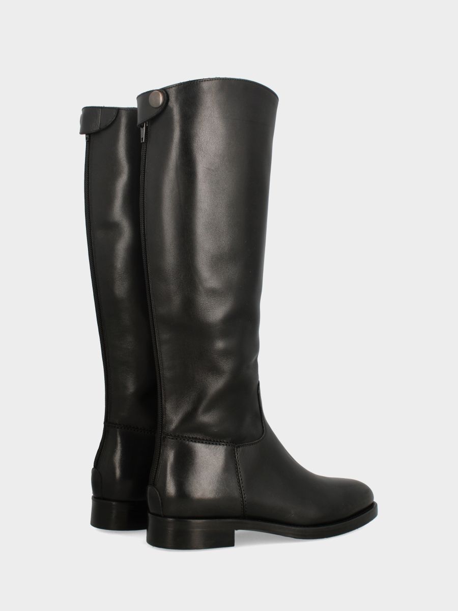 Stivale amazzone in vitello nero con cinturino e zip posteriore